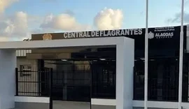 Suspeito com 13 passagens por roubo tenta se esconder da PM em barbearia