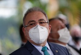 Queiroga diz que a meta é vacinar 1 milhão de pessoas por dia