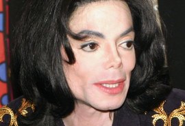 Médico diz que Michael Jackson foi castrado pelo pai