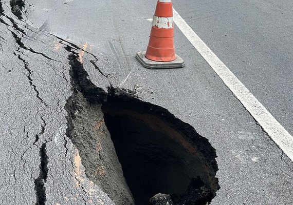 Com rachaduras, trecho da BR-101 é interditado; saiba mais