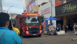 Corpo de Bombeiros se mobiliza para apagar princípio de incêndio em loja de Maceió