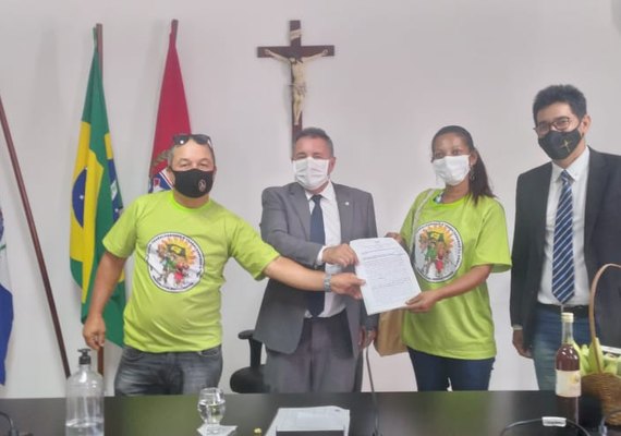 Trabalhadores do campo apresentam denúncia ao MPE contra prefeito de Igaci