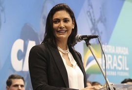 Primeira-dama Michelle Bolsonaro testa positivo para covid-19