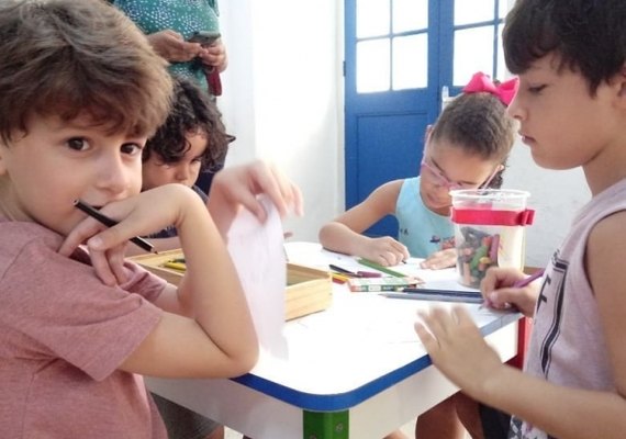 Biblioteca Pública realiza ação literária na orla da Ponta Verde neste domingo (26)