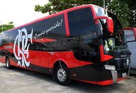 Delegação do Flamengo evita protestos utilizando saída alternativa no Rio