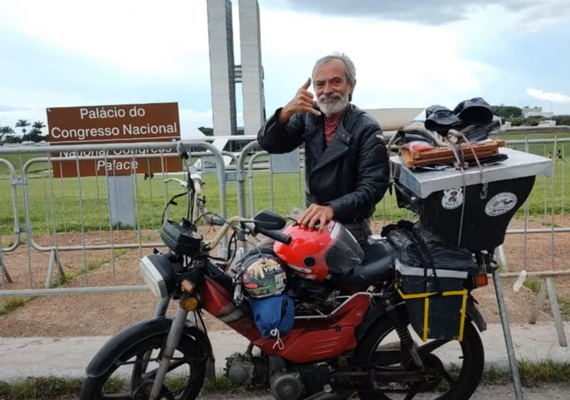 Alagoano viaja durante doze dias com 'cinquentinha para conhecer Bolsonaro