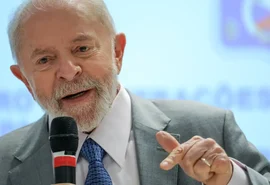 Lula critica privatizações de empresas públicas em visita à Telebras