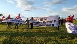 Oitocentas mulheres do MST invadem fazenda de João de Deus em Goiás