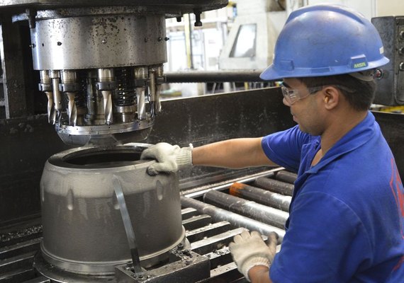PIB do Brasil frustra pessimismo e cresce 4,6% em 2021, superando perdas da pandemia