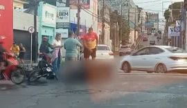 Mulher é levada ao HGE após colisão em cruzamento em Maceió