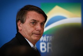 Bolsonaro anuncia comitê anti-Covid e volta a falar em tratamento precoce