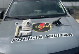 PM prende homem com cocaína e pistola em casa no Salvador Lyra, Maceió