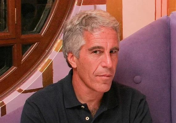 Vítimas pedem R$ 32 mi em ação sobre acervo de fotos de Jeffrey Epstein