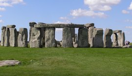 Estrutura de madeira de 5 mil anos revela culto solar anterior a Stonehenge
