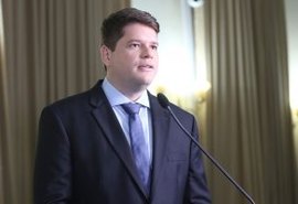 Davi Davino Filho solicita a presença de psicólogos na rede pública de ensino