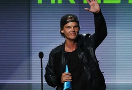 Família dá adeus a Avicii quase 2 meses após sua morte