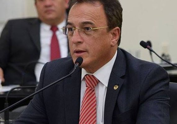 Galba Novaes sobre o frete feito pelos taxistas 'Isso ajuda a estimular o comércio local'