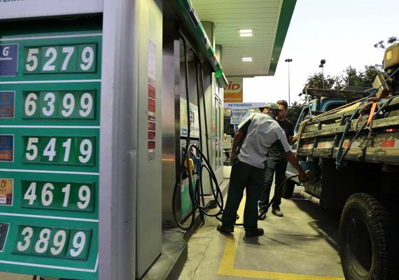 Novos preços para o diesel sobem em três regiões e caem em duas