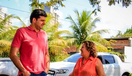 Prefeito  vistoria pavimentação no bairro Antares