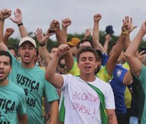 Nikolas Ferreira conclui caminhada de 240 km até Brasília em ato por Bolsonaro