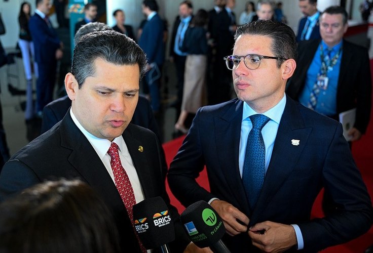 Davi, Motta e pupilos ajudam a 'legalizar' golpismo disfarçado com nome de 'dosimetria'