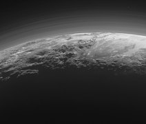 Objeto além de Netuno surpreende cientistas com atmosfera