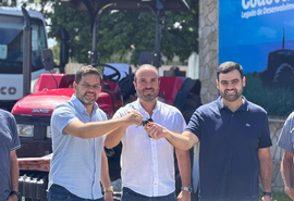 Asplana recebe trator doado pelo deputado federal Alfredo Gaspar que atenderá pequenos produtores de cana