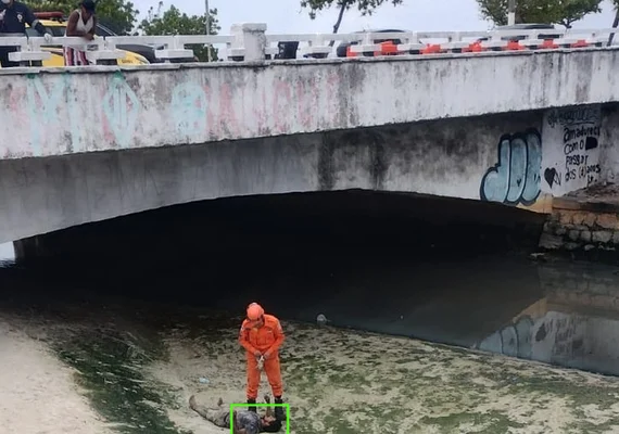 Homem é socorrido após cair de ponte no Riacho Salgadinho em Maceió