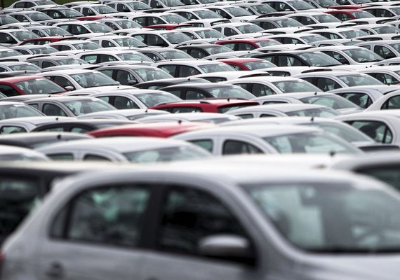 Vendas de veículos caem 38,5% em janeiro, aponta Anfavea