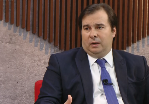 Rodrigo Maia diz que não indicaria familiar para ser embaixador