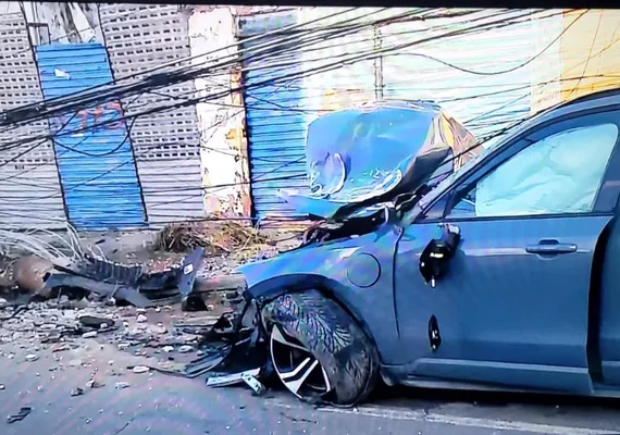 Motorista embriagado é preso após derrubar e arrastar poste em Maceió