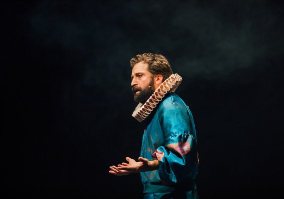 Gregório Duvivier apresenta “O Céu da Língua” em Maceió, no Teatro Gustavo Leite