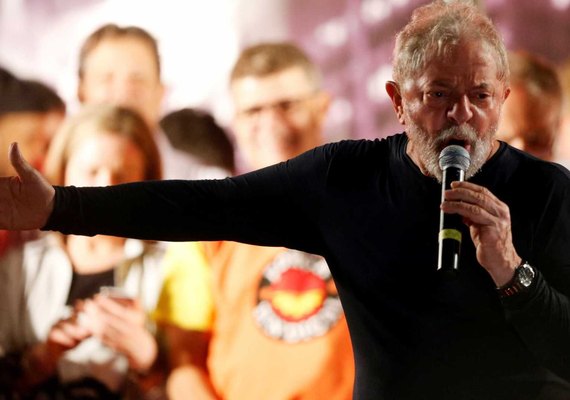 Lula afirma que até adversários devem defender sua candidatura