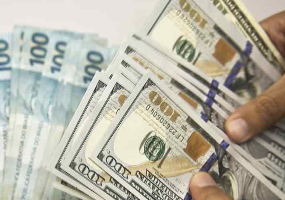 Após protestos Dólar oscila entre altas e baixas contra o real