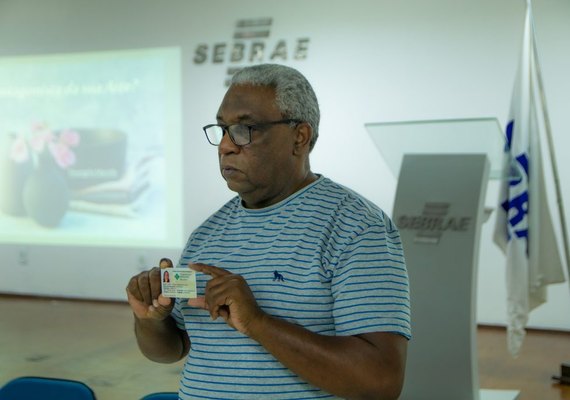 Artesãos de Arapiraca garantem benefícios com a Carteira Nacional