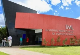 Corpo carbonizado com tornozeleira é achado em terreno de Maceió