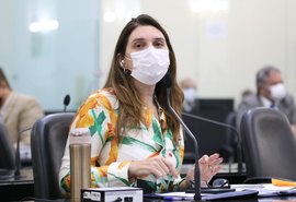 Parlamentares criticam local de vacinação de gestantes e puérperas em Maceió