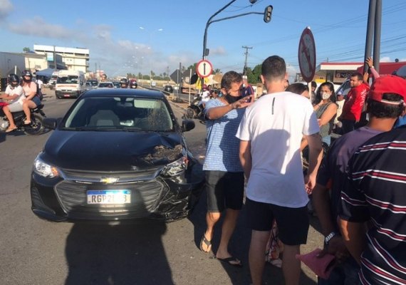 Duas pessoas ficam feridas em acidente na AL-220 nesta manhã