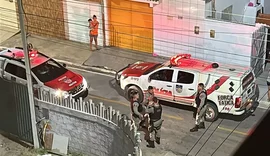 PM resgata mulher e bebê ameaçados com facas na Praia do Francês