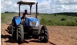 CPLA fornece maquinário para cooperados prepararem a terra para o plantio