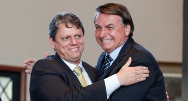 Mudança de rumo exibe caráter oportunista de Tarcísio como 'bolsonarista de ocasião'