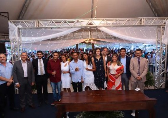 Prefeitura realiza casamento coletivo para 85 casais