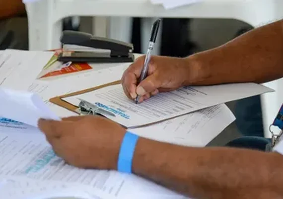 Emprego formal cresce 13% em AL, mas avanço maior vem do setor público