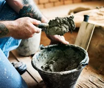 Estudos apontam que fezes humanas tornam concreto mais resistente
