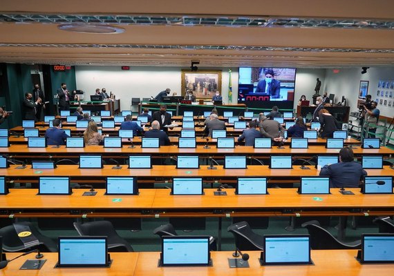 Conselho de Ética notifica deputados Daniel Silveira e Flordelis