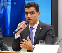 Ao buscar apoio dos adversários, JHC  admite não ter voto para ser governador