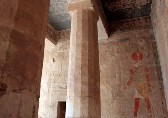 Arqueólogos encontram vinícola antiga nas proximidades de templo de Sekhmet