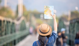 Ministério do Turismo prepara guia para mulheres que viajam sozinhas