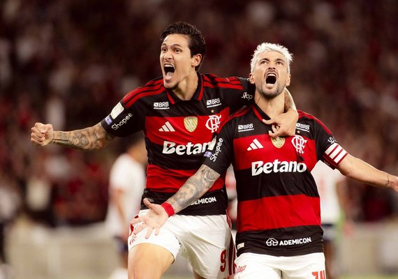 Fla estreia com vitória suada sobre o Vitória no Maracanã