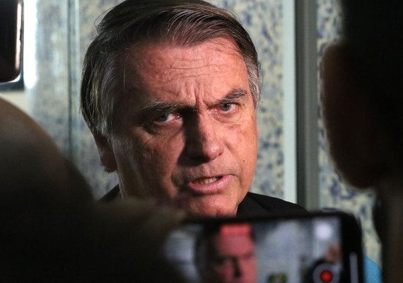 Defesa afirma que Bolsonaro desconhecia vídeo gravado por Eduardo